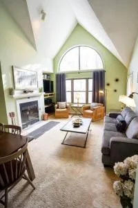 SKI-ON SKI-OFF Getaway at Winterplace - hot tubs, pool, fireplace - Tyson