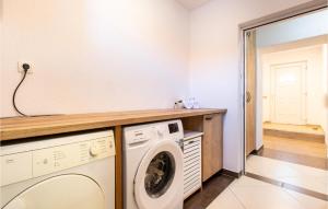 Stunning Apartment In Donje Rastane