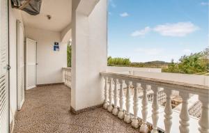 2 Bedroom Stunning Apartment In Nin 