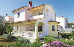 Two-Bedroom Holiday Home In Betiga - Barbariga