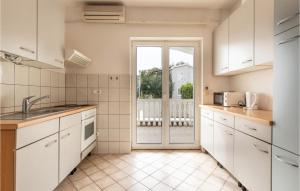 2 Bedroom Stunning Apartment In Nin 