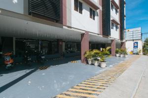 RedDoorz @ Leoncia Apartelle Mandaue City