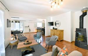 Maisons de vacances 3 Bedroom Beautiful Home In Barjac : photos des chambres