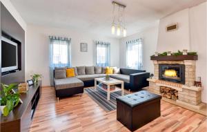 Beautiful Home In Svibovec Podravski