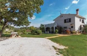 Lovely Apartment In Rovinj With Wifi - Crnibek