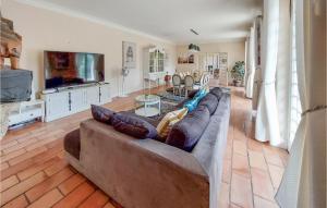 Maisons de vacances Awesome Home In Vianne : photos des chambres