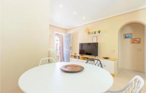 Cozy Apartment In Torrevieja With Wifi