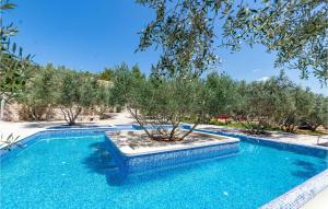 2 Bedroom Lovely Home In Blato