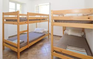 Maisons de vacances Awesome Home In Santa Maria Poggio : photos des chambres