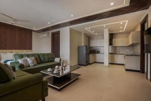 SaffronStays Library Enclave President Suite - 1-BHK Luxury Apt with Valley View, Mall Road Mussoorie