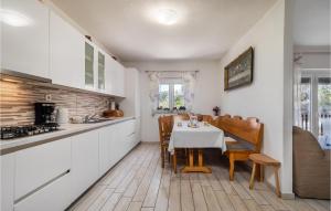 Beautiful Apartment In Sveti Juraj