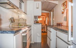 2 Bedroom Cozy Home In Yngsjö