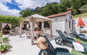 2 Bedroom Cozy Home In Kostrcani