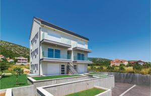 Two-Bedroom Apartment In Trogir