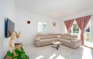 3 Bedroom Beautiful Home In Klis