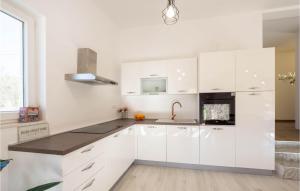 3 Bedroom Beautiful Home In Klis 