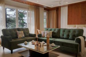 SaffronStays Library Enclave President Suite - 1-BHK Luxury Apt with Valley View, Mall Road Mussoorie
