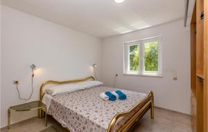 Beautiful Home In Smrika With Wifi