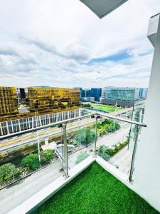 Luxury hotel near City of Dreams Solaire NAIA MOA- City of Bridge