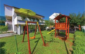 Three-Bedroom Apartment Kastel Kambelovac With Sea View 01