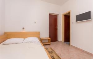 Nice Apartment In Sveti Filip I Jakov