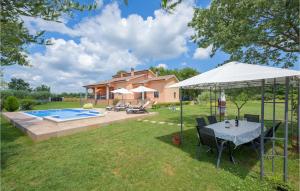 Beautiful Home In Tinjan With Kitchen 