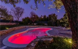 5 Bedroom Cozy Home In Galizana