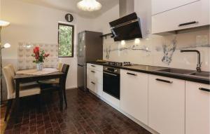 Cozy Home In Kastel Luksic With Kitchen