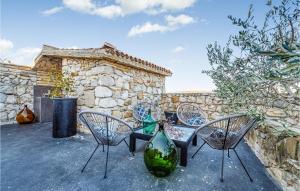 Amazing Home In Zagrad