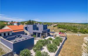 Amazing Home In Zagrad 