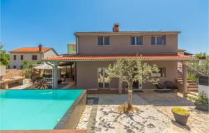 Holiday Home With Pool In Medulin