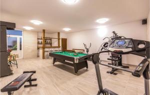 4 Bedroom Stunning Home In Tucepi 