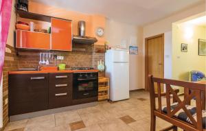 Awesome Apartment In Crna Punta With Kitchen 