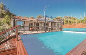 Maisons de vacances Beautiful Home In Signes : photos des chambres