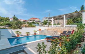 Three-Bedroom Holiday Home In Sutivan