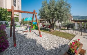 3 Bedroom Nice Home In Plovanija 