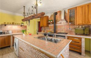 3 Bedroom Nice Home In Plovanija