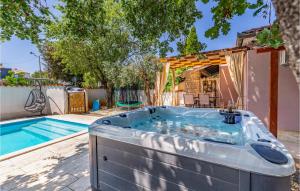 Gorgeous Home In Pula With Wifi 