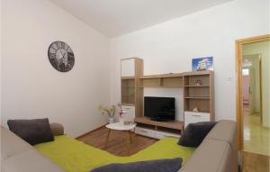 Two-Bedroom Holiday Home In Zavalatica