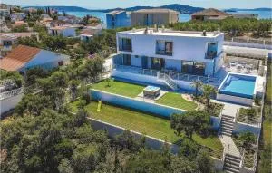 Beautiful Home In Seget Vranjca - 希杰弗朗吉卡