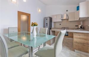 3 Bedroom Gorgeous Home In Galizana 