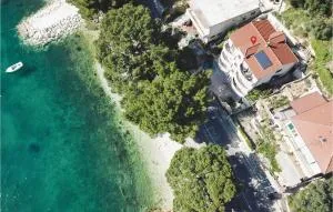 Three-Bedroom Apartment In Jesenice - Krilo