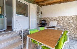 2 Bedroom Cozy Home In Jadranovo