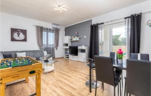 Amazing Home In Valbandon With Wifi 