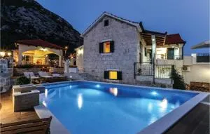 Three-Bedroom Holiday Home In Gata - Nova Sela