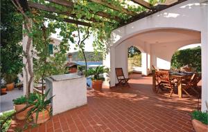 Awesome Home In Kanica