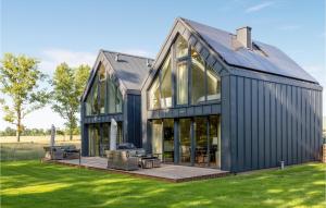 Cozy Home In Czarnocin With Lake View