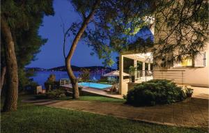 Gorgeous Home In Rogoznica With Kitchen 