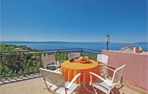 Amazing Home In Tucepi With Jacuzzi 