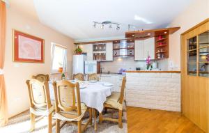 Cozy Home In Kastel Luksic